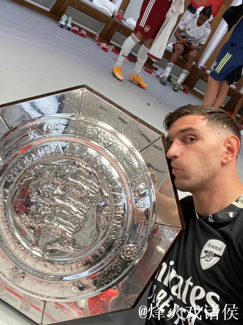 埃米利亚诺-马丁内斯自评卡塔尔世界杯表现,展望2026美加墨征程 埃米利亚诺-马丁内斯自评卡塔尔世界杯表现,展望2026美加墨征程